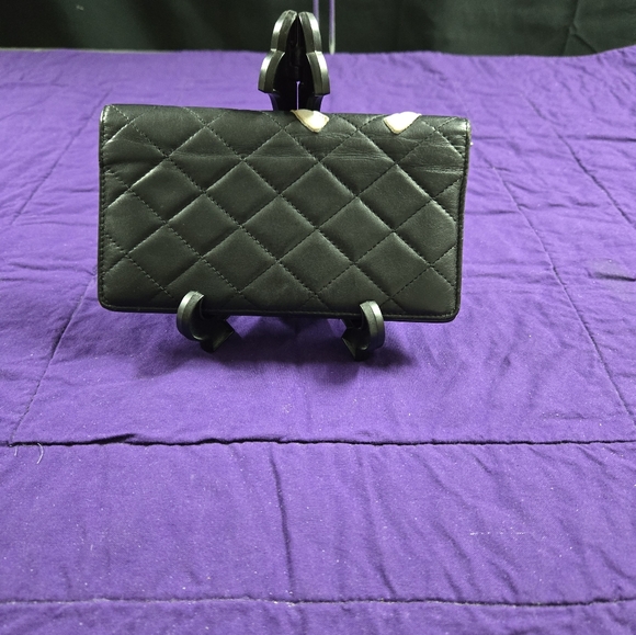 AUTHENTIC CHANEL CAMBON LAMBSKIN BLACK LEATHER WITH WHITE CC'S WALLET - Picture 2 of 11